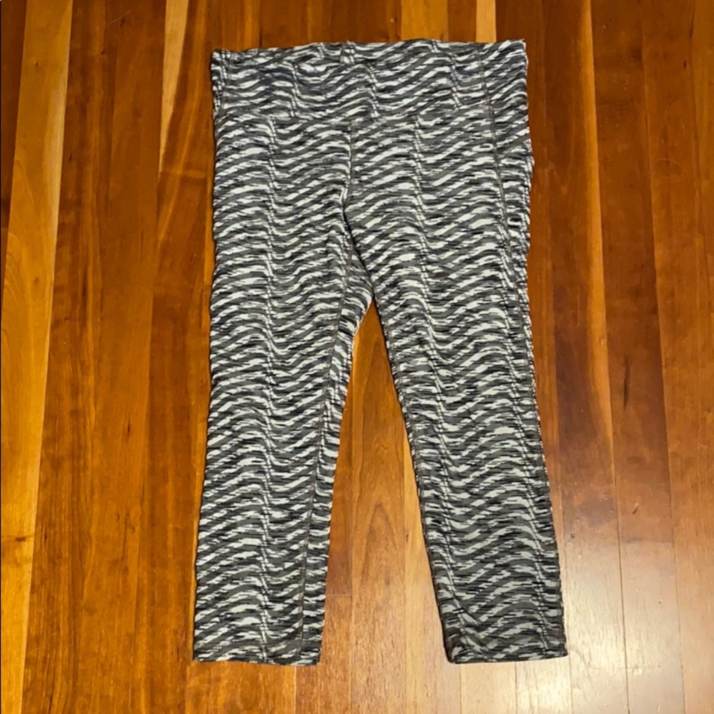 Gapfit size medium black and gray leggings